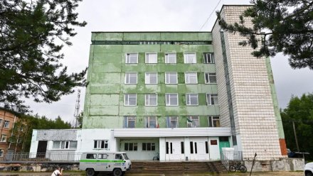 По поручению Ростислава Гольдштейна в Вуктыльской ЦРБ заменят лифты и отремонтируют входную группу