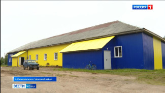 В поселке Междуреченск начался ремонт спортивного комплекса