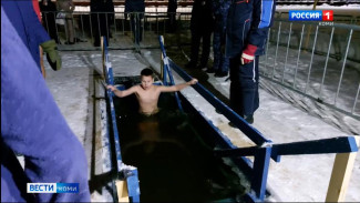 Сегодня ночью в Сыктывкаре начались крещенские купания