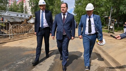 Ростислав Гольдштейн проверил, как ремонтируют дороги и объекты коммунальной инфраструктуры в Сыктывкаре