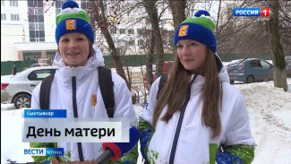 Опрос: Как сыктывкарцы и гости столицы Коми проводят праздник День матери?