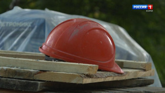 В поселке Яснэг снесут аварийное здание бывшей амбулатории 