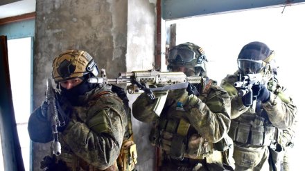 Сотрудники спецподразделений Росгвардии отработали боевые и специальные навыки во время полевого выхода