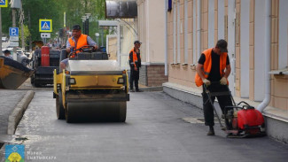 На улице Орджоникидзе в Сыктывкаре идёт ремонт тротуаров 