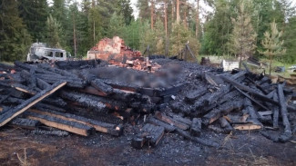 В Троицко-Печорском районе по факту гибели на пожаре трех мужчин возбуждено уголовное дело