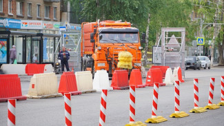 В Сыктывкаре на улице Коммунистической продолжается ремонт дороги