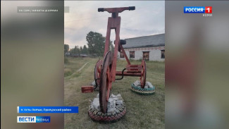  В поселке Усть-Лопъю Прилузского района появился  трёхметровый деревянный велосипед