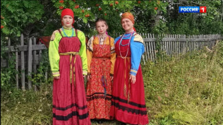 Центр социально-культурной деятельности представит две уникальные выставочные экспозиции: "Костюм Удорских Коми" и "Старообрядческая роспись и праздник Параскевы Пятницы"