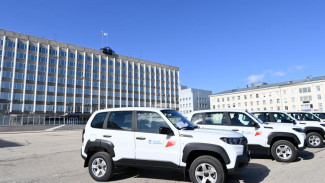 Ростислав Гольдштейн передал сельским районам Коми новый санитарный автотранспорт 