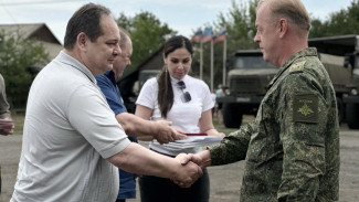 Ростислав Гольдштейн передал партию мотоциклов военнослужащим из Коми