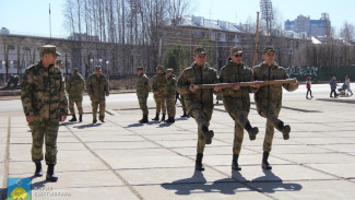 В Сыктывкаре прошла тренировка возложения цветов к празднованию Дня Великой Победы