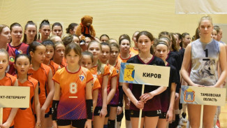 В Сыктывкаре стартовал традиционный Республиканский турнир по волейболу «Содружество»