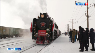 В Воркуте побывал уникальный исторический железнодорожный состав "Поезд победы"