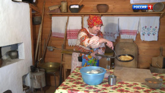Йӧла-кӧра. Жительница д.Прокопьевка Прилузского района Альбина Югова научит печь тэська блинъяс (блины с толокном)