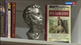 Школьникам хотят выдавать по 10 000 рублей на книги
