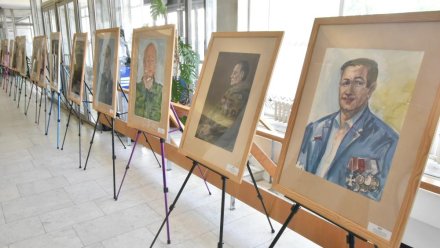 В Госсовете Коми открылась выставка «Портрет героя»