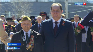 В Сыктывкаре память погибших за мирное небо почтили возложением цветов у мемориала «Вечная слава» 