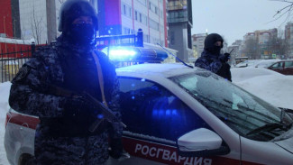 Сыктывкарские росгвардейцы задержали подозреваемого в нанесении ножевого ранения своей супруге