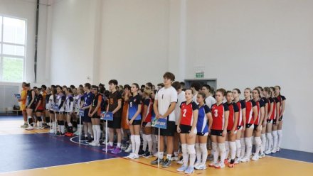 В Сыктывкаре дали старт первенству Республики Коми по волейболу
