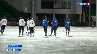 Сыктывкарский «Строитель» вышел на большой лёд