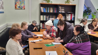 С начала 2025 года более 100 активистов Центров общения старшего поколения в Коми повысили свою финансовую и компьютерную  грамотность