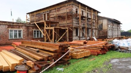 Капитальный ремонт в школе села Петрунь: стройматериалы привезли по реке