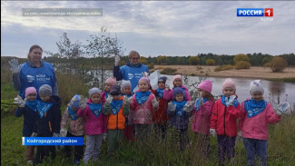 Воспитанники старшей койгородского детсада №2 вместе с воспитателями приняли участие в акции «Речная лента»