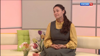 "Олöм-вылöм". Руководитель детского образцового ансамбля "Зарни войтва" Надежда Дикоева