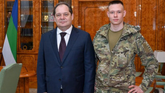 Ростислав Гольдштейн поблагодарил за мужество и героизм морпеха Малого из Усть-Куломского района