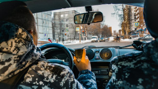 В Коми сотрудники Росгвардии в праздничные выходные усмиряли агрессивных болельщиков и граждан, сломавших дверные глазки