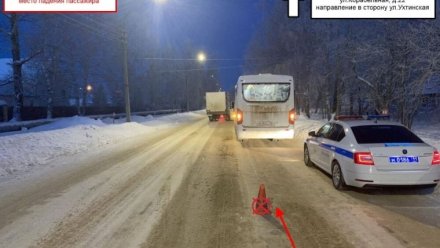 Пенсионерка из Сыктывкара упала в автобусе и сломала бедро