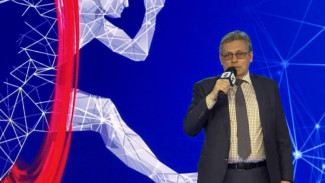 Рифат Сабитов принял участие в церемонии открытия Всероссийского научно-технического конкурса «Первый шаг»