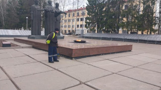 Сыктывкарские улицы и общественные территории продолжают приводить в порядок после зимы