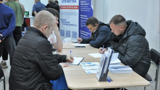 На ярмарке трудоустройства вакансии представили 37 работодателей из различных отраслей