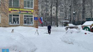 Директорам школ Сыктывкара указали на необходимость вывозки снега с территории