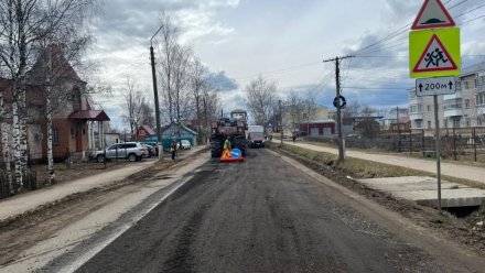 В Усть-Вымском районе приступили к дорожному ремонту