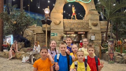 Воспитанники детского дома №3 попали в парк развлечений «Остров мечты» в Москве