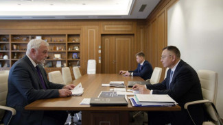 Владимир Уйба провёл рабочую встречу с главой Минстроя России Иреком Файзуллиным