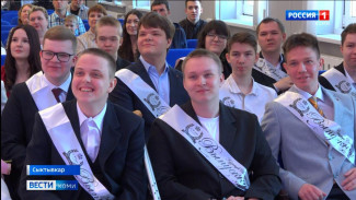 В школах Республики Коми для 9-х и 11-х классов прозвучали последние звонки