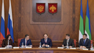 Ростислав Гольдштейн поставил задачу Правительству Коми сделать службу сети МФЦ более клиентоцентричной