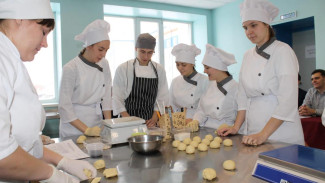 В Коми многодетные семьи смогут получить компенсацию стоимости обучения детей