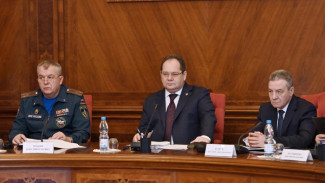 По поручению Ростислава Гольдштейна для добровольных пожарных дружин закуплено 300 комплектов боевой одежды