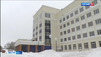 В строящемся корпусе Сыктывкарского госуниверситета, рабочие приступили к отделке помещений