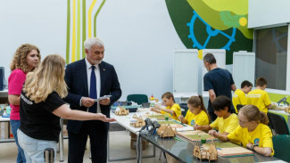 Владимир Уйба посетил детский технопарк «Кванториум» и Центр цифрового образования детей «IT куб» в Сыктывкаре