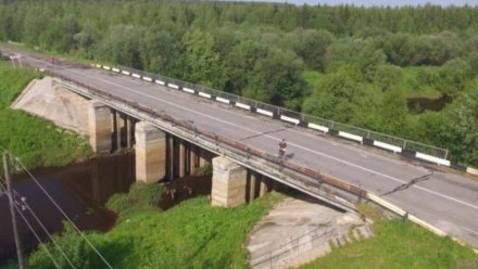 В Усть-Куломском районе начались подготовительные работы по ремонту небезопасного моста через реку Кулом-Ю