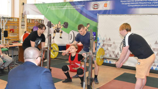 Около ста спортсменов поборются за награды в Кубке Республики Коми по пауэрлифтингу