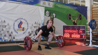 Екатерина Исакова и Сергей Борисов - абсолютные чемпионы Коми по тяжелой атлетике
