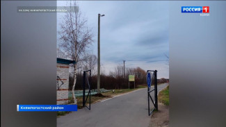 На лыжероллерной трассе в Емве начались работы по обустройству освещения