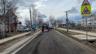 В Усть-Вымском районе приступили к дорожному ремонту