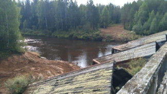 Завершена очистка русла реки Сысола у моста силами Сыктывкарского ЛПК